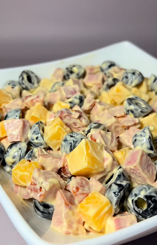 Салат "хвилинка" на Великдень і просто так. Справжня феєрія смаку усього з 5 продуктів