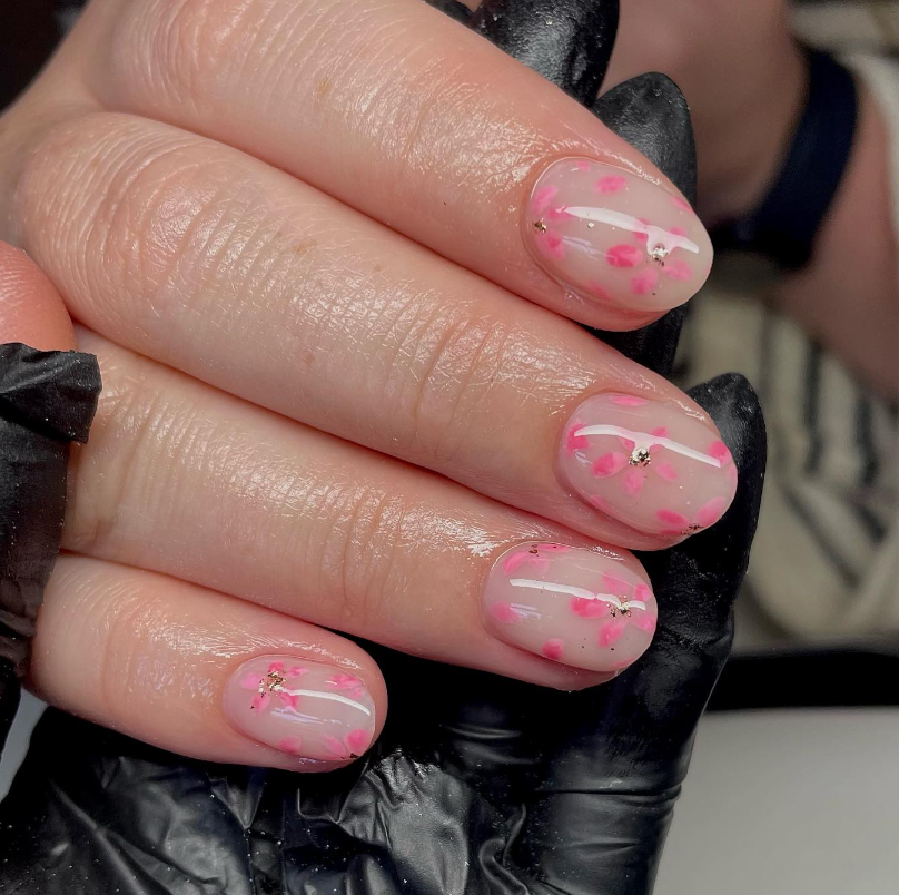 Хит этой весны. Такой маникюр сделает ваши ручки изысканными и "стройными"