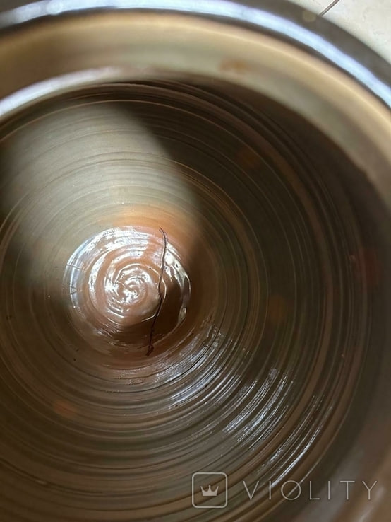 "Скарб" у серванті. Така ваза коштує 75 тисяч гривень і ось як вона виглядає (фото)