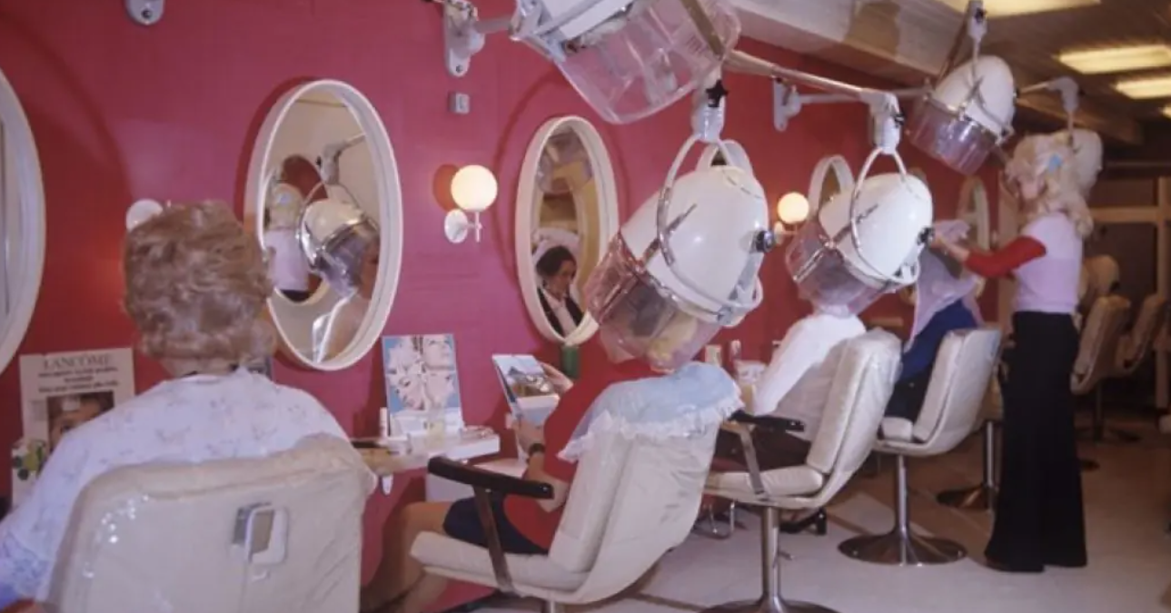 Радянська косметологія: як наші бабусі, прагнучи зберегти красу, насправді її "вбивали"