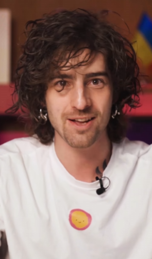 Дантес та зірка кіно для дорослих об'єднались заради "недитячого" відео: деталі