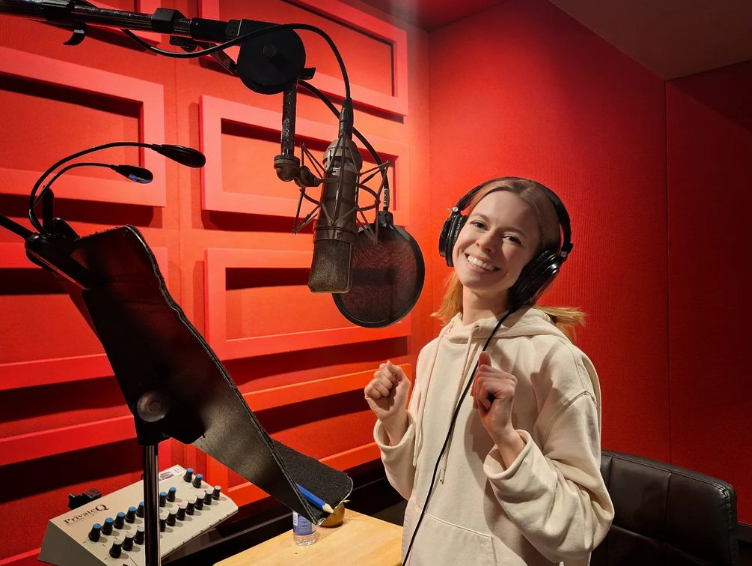 Звезда фильмов "Аврора" и "Женская интуиция" призналась, сколько ей платят за работу официанткой в Канаде