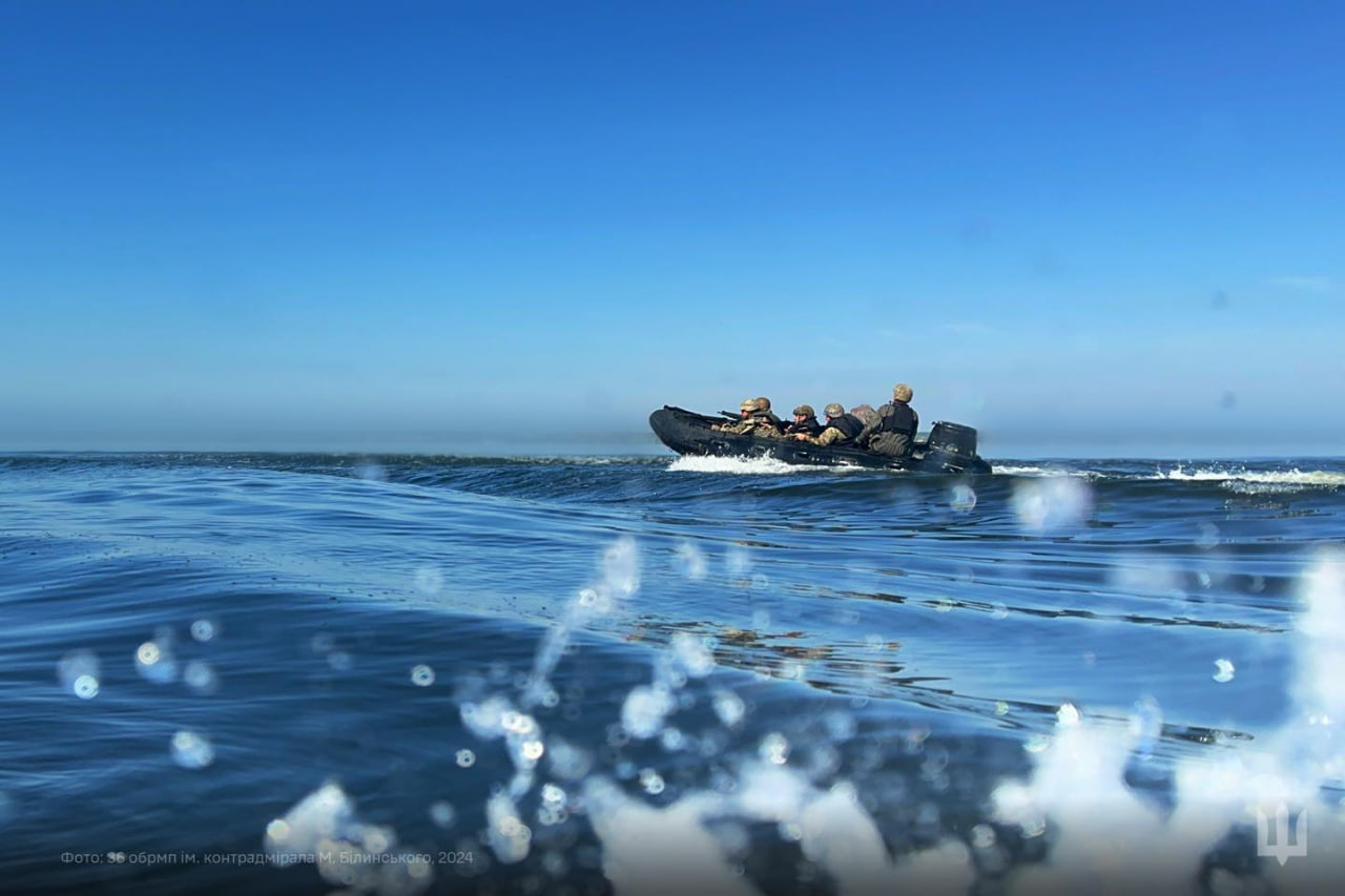 З'явилися рідкісні фото миколаївських морпіхів у "рідній стихії"