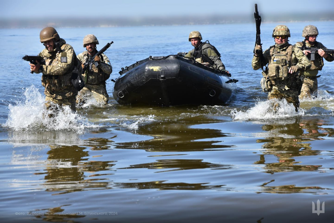 З'явилися рідкісні фото миколаївських морпіхів у "рідній стихії"