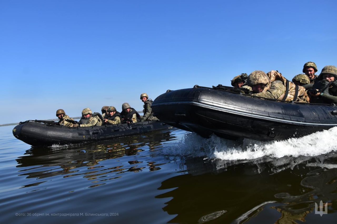 З'явилися рідкісні фото миколаївських морпіхів у "рідній стихії"