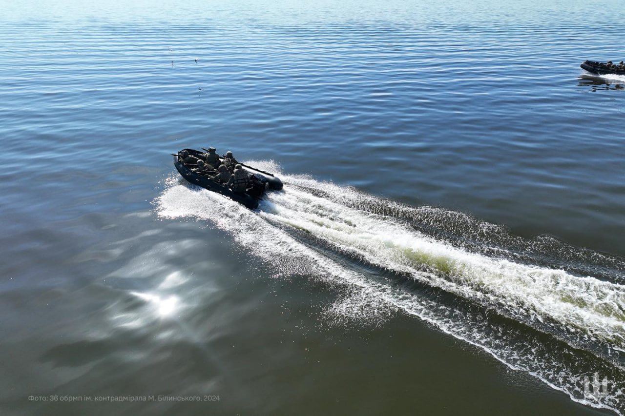 З'явилися рідкісні фото миколаївських морпіхів у "рідній стихії"