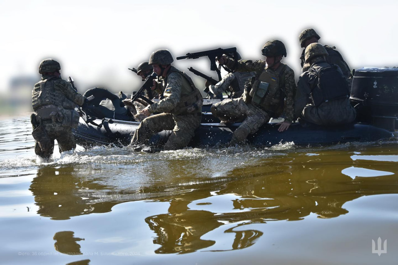 З'явилися рідкісні фото миколаївських морпіхів у "рідній стихії"