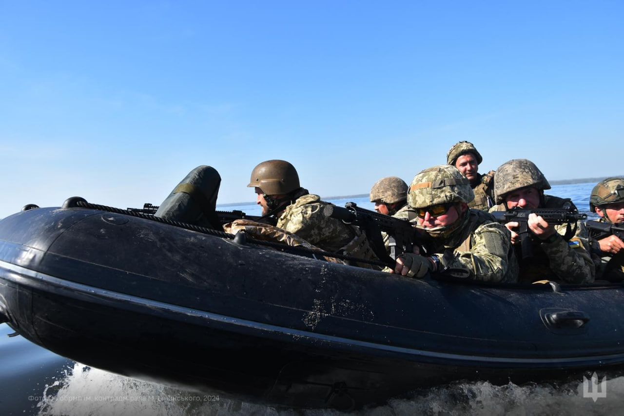 З'явилися рідкісні фото миколаївських морпіхів у "рідній стихії"