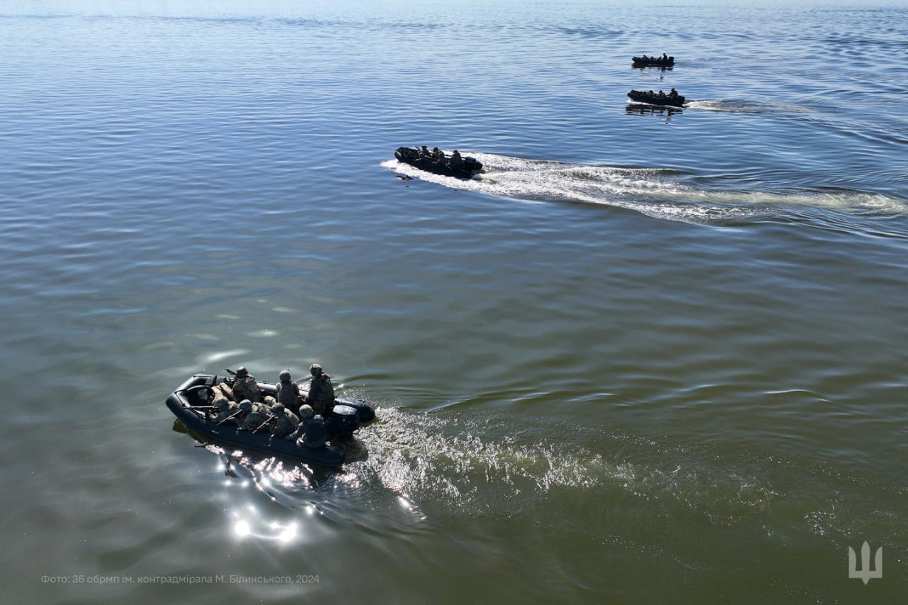 З'явилися рідкісні фото миколаївських морпіхів у "рідній стихії"