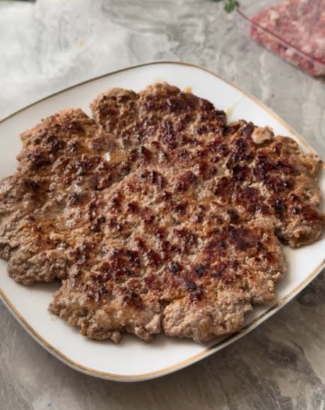 Запечений дерун з м'ясом та грибами: дуже смачна страва зі звичайних продуктів