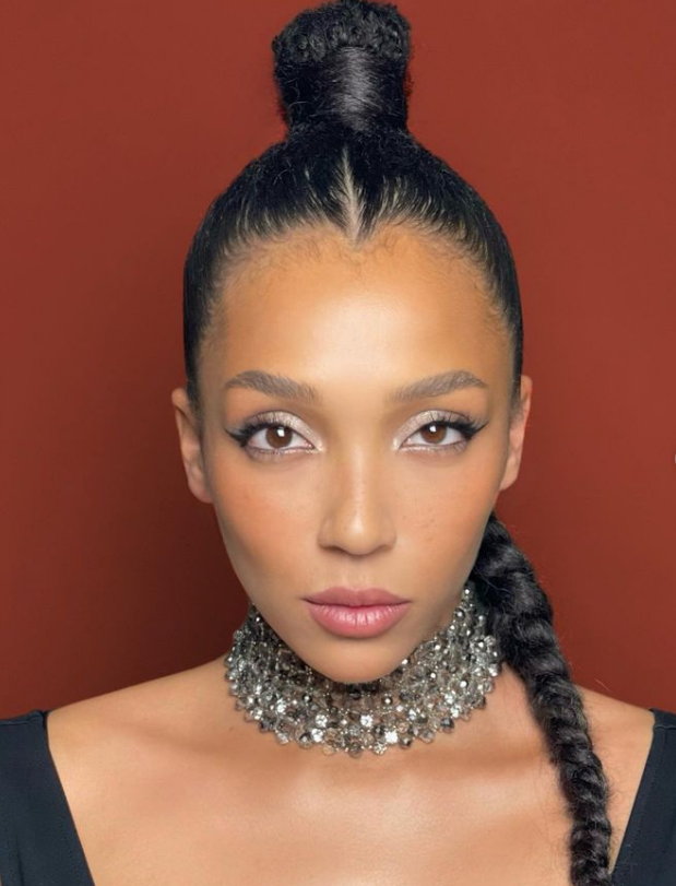 МИД "списало" виртуальную помощницу Викторию Ши со звезды "Холостяка": зачем она нужна и как выглядит