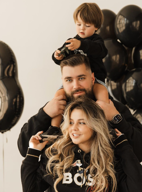 Звезда "Пацанок" во второй раз стала мамой: первые фото малыша