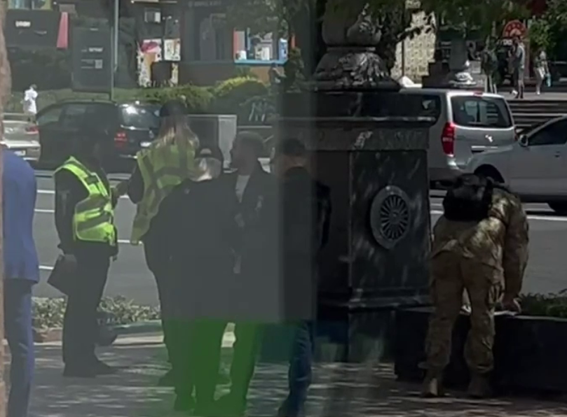 Видали повістку? ТЦК зупинили Монатіка просто посеред Києва (відео)