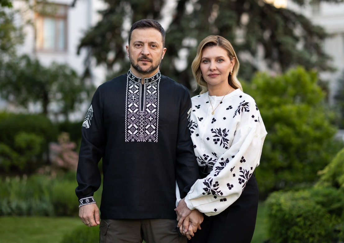 Зеленський вразив українців неймовірною вишиванкою. Скільки вона коштує і що означає орнамент