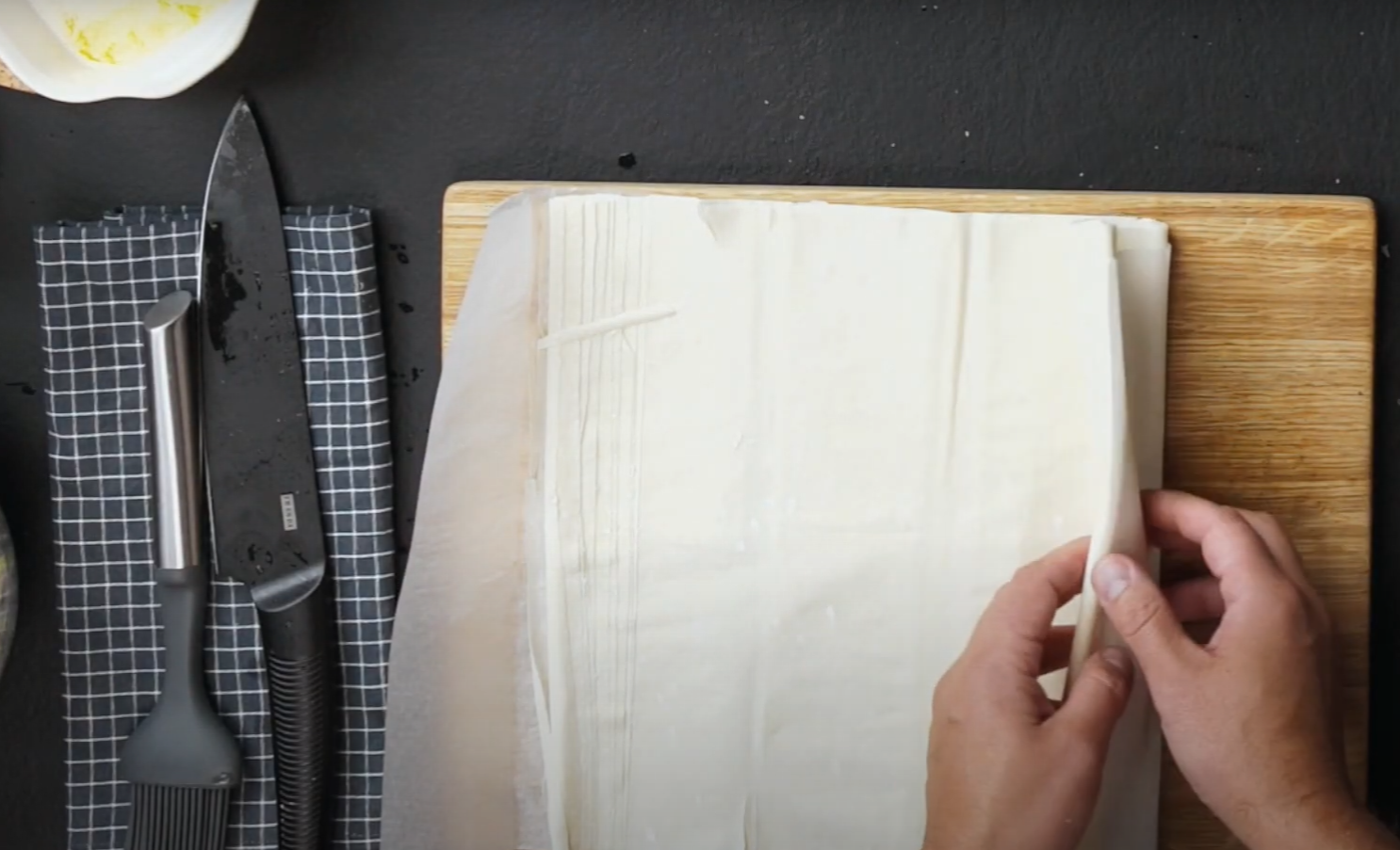 Що приготувати з тіста філо? Цей вишневий штрудель за рецептом Клопотенка вразить усіх гостей