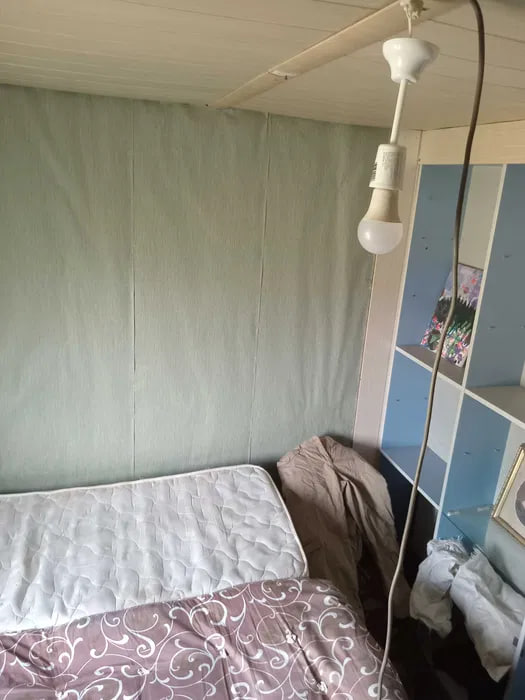 Незвичайну квартиру здають у Києві за 3 тисячі: як виглядає "таунхаус" без води, але з балконом