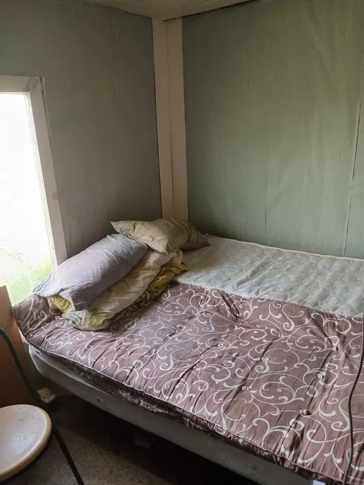 Незвичайну квартиру здають у Києві за 3 тисячі: як виглядає "таунхаус" без води, але з балконом