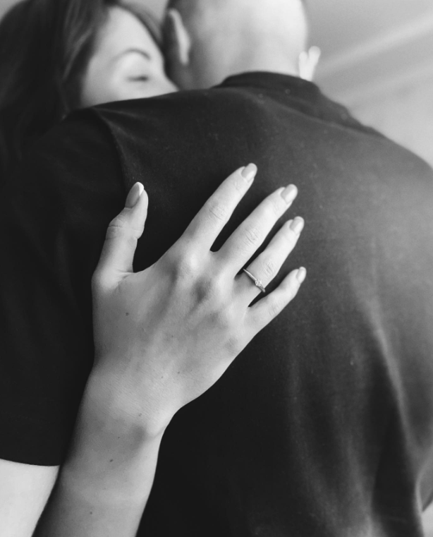 Знакомы с 1 класса: смотрите, как выглядит жена-красавица Артема Довбика