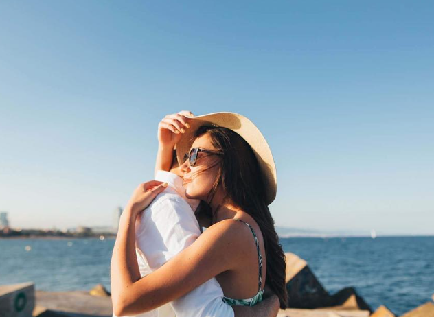 Знакомы с 1 класса: смотрите, как выглядит жена-красавица Артема Довбика