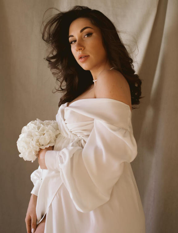 Знакомы с 1 класса: смотрите, как выглядит жена-красавица Артема Довбика