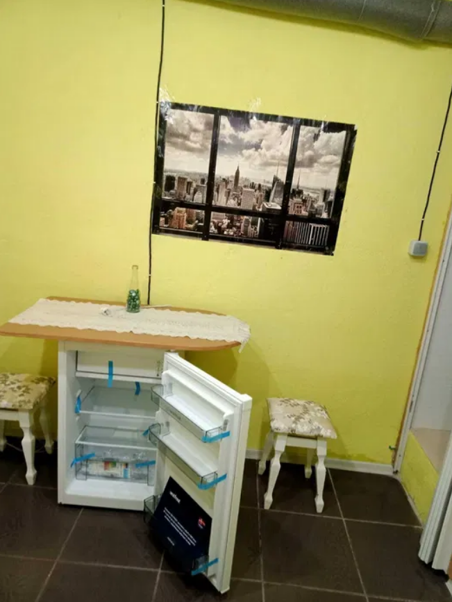 На стенах - пятна, кабели и трубы. Как выглядит самая дешевая "смарт"-квартира в Киеве (фото)