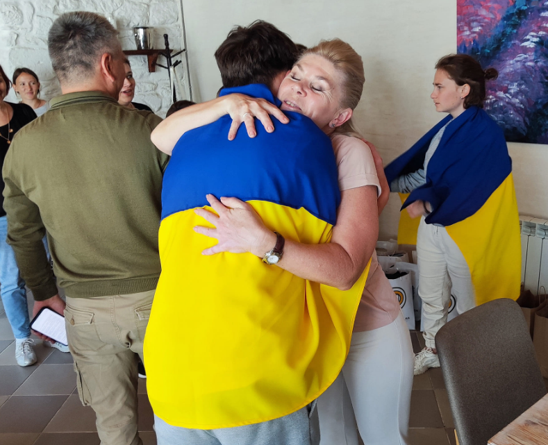 В Україну повернули п'ятьох дітей-сиріт, викрадених росіянами два роки тому: як це було (фото)