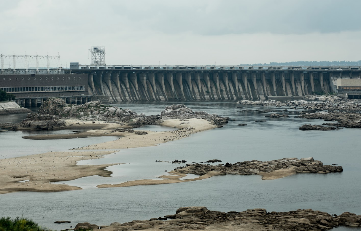Годовщина подрыва Каховской ГЭС. Как выглядит бывшее водохранилище и "оживут" ли экосистемы