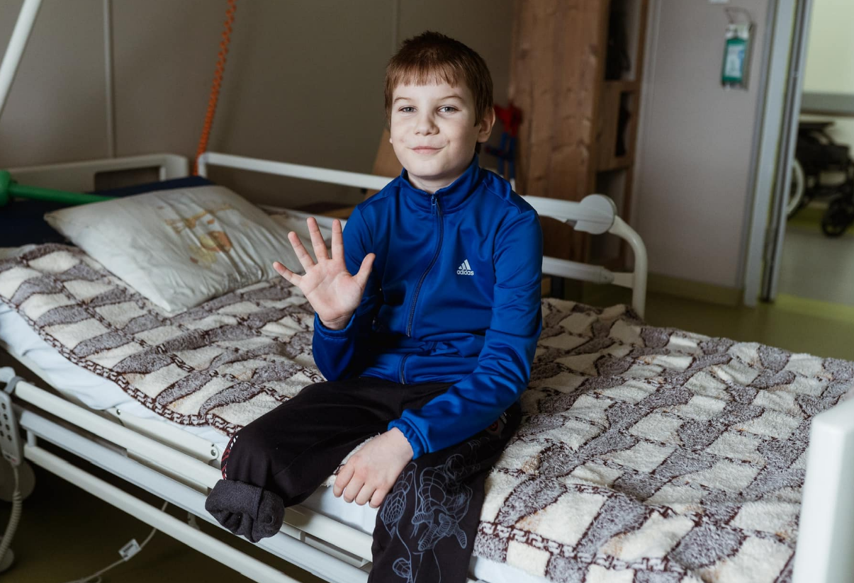 Потерял ногу, но выжил. Невероятная история спасения 11-летнего Саши из Харьковской области