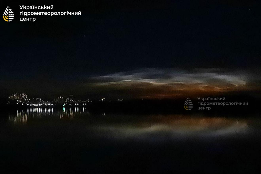 "Треба готуватися". Астроном розповів, чим унікальні сріблясті хмари й чи можна їх "зловити"