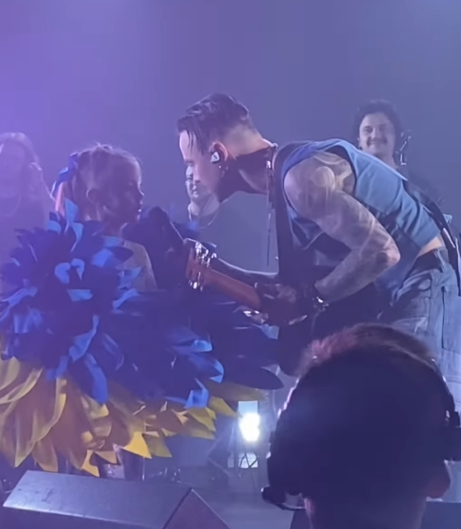 Пивоваров заплакав просто на сцені, коли почув слова маленької дівчинки з Маріуполя (відео)