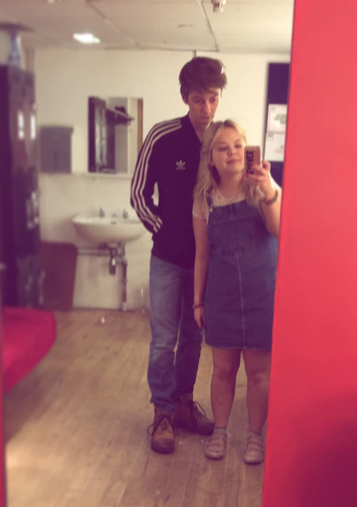 Какой была звезда "Бриджертонов" до сериала: будто другой человек (фото)