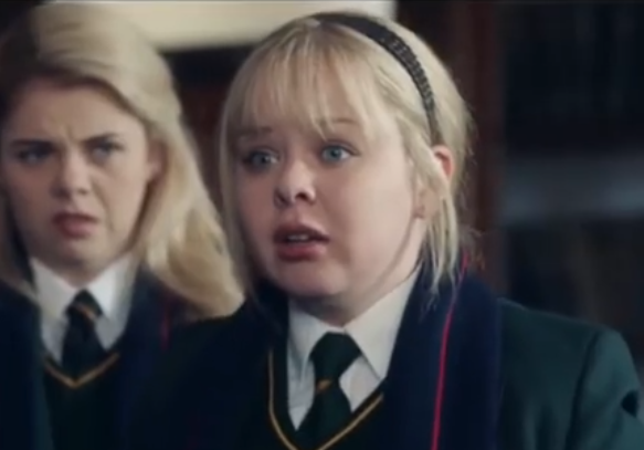 Какой была звезда "Бриджертонов" до сериала: будто другой человек (фото)