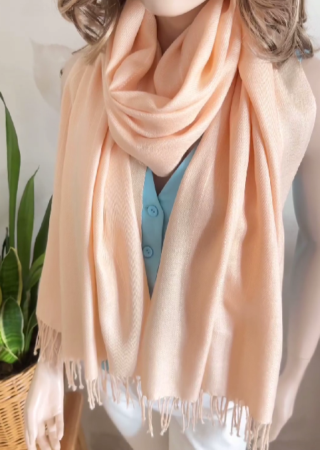 Безжально старять та перетворюють на "простачку": 5 речей, про які слід забути жінкам після 45