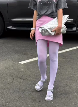 Безжально старять та перетворюють на "простачку": 5 речей, про які слід забути жінкам після 45