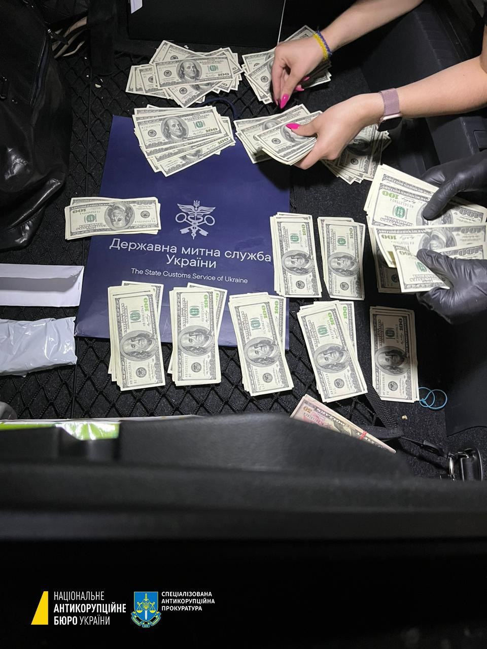 На Ровенской таможне разоблачили схему поборов при ввозе импортных товаров