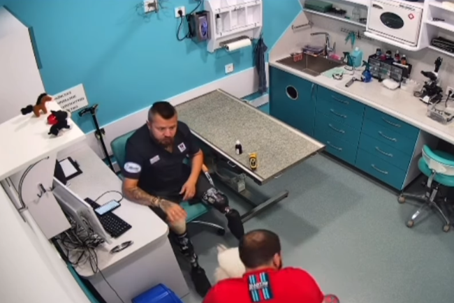 Що загрожує чоловіку, який обматюкав у ветклініці лікаря-ветерана на протезах: всі деталі скандалу