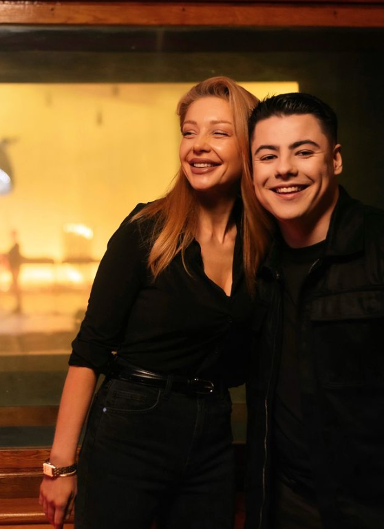 "А ти мені дзвони": Тина Кароль и молодой певец трогательно спели о любви (видео)