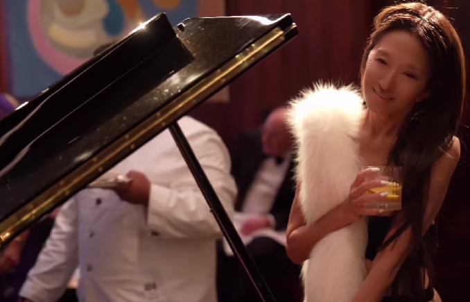 Неймовірна Віра Вонг з розмахом відсвяткувала 75-річчя. Як виглядає дизайнерка, яка "забула" про вік