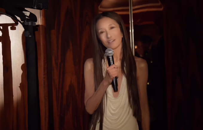 Неймовірна Віра Вонг з розмахом відсвяткувала 75-річчя. Як виглядає дизайнерка, яка "забула" про вік