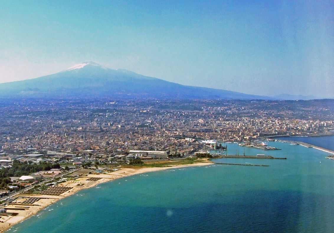 На Сицилії "вибухнув" найвищий вулкан Європи: неймовірні кадри