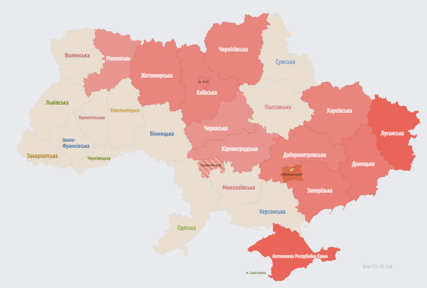 Атака дронів, працює ППО. У Києві та низці областей України оголосили тривогу