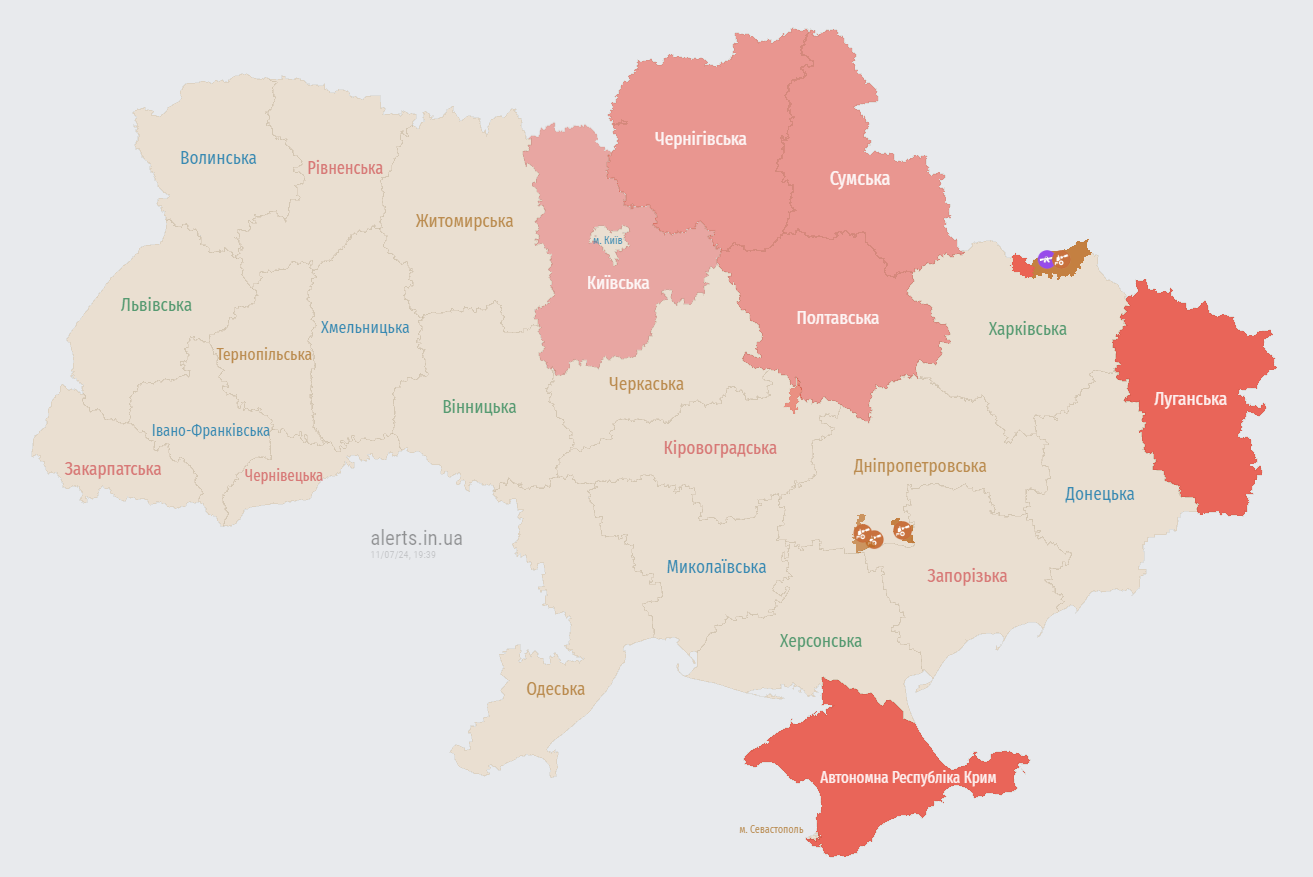 Україною почала ширитись тривога: РФ запустила з півночі декілька груп "Шахедів"
