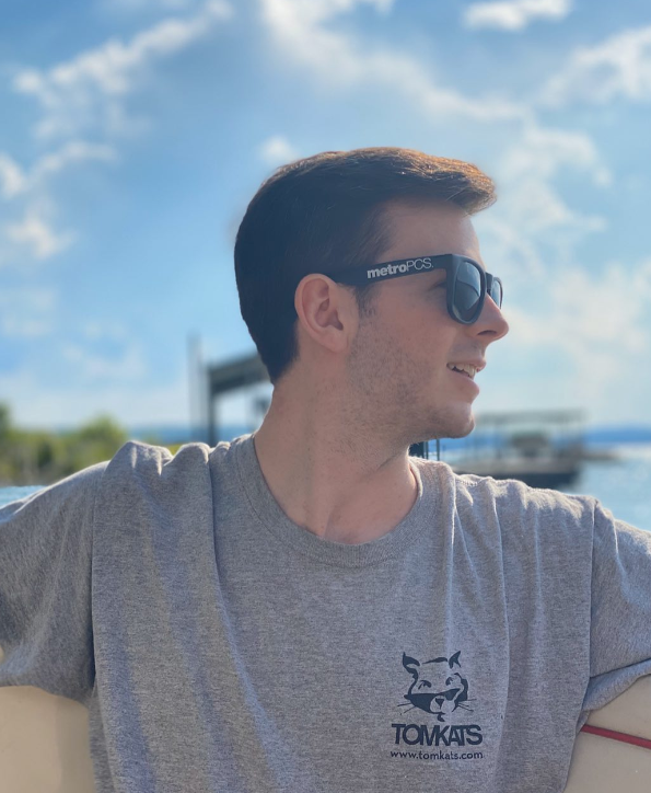 Он сыграл Карла в "Ходячих мертвецах", а сейчас стал настоящим красавчиком. Как изменился актер Чендлер Риггз