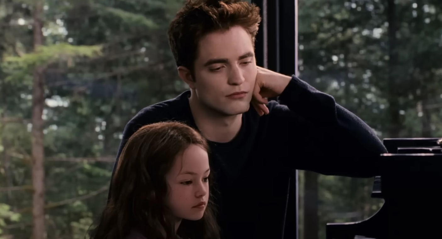Как выглядит актриса, сыгравшая дочь Беллы и Эдварда в "Сумерках". Ей 23 и она невероятно красива