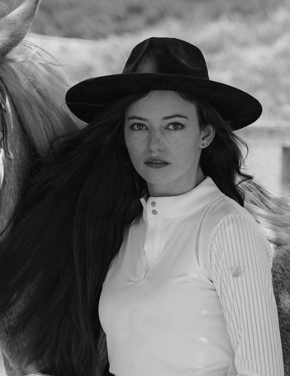 Как выглядит актриса, сыгравшая дочь Беллы и Эдварда в "Сумерках". Ей 23 и она невероятно красива