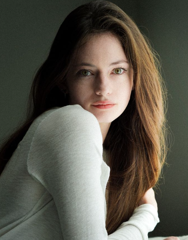 Как выглядит актриса, сыгравшая дочь Беллы и Эдварда в "Сумерках". Ей 23 и она невероятно красива