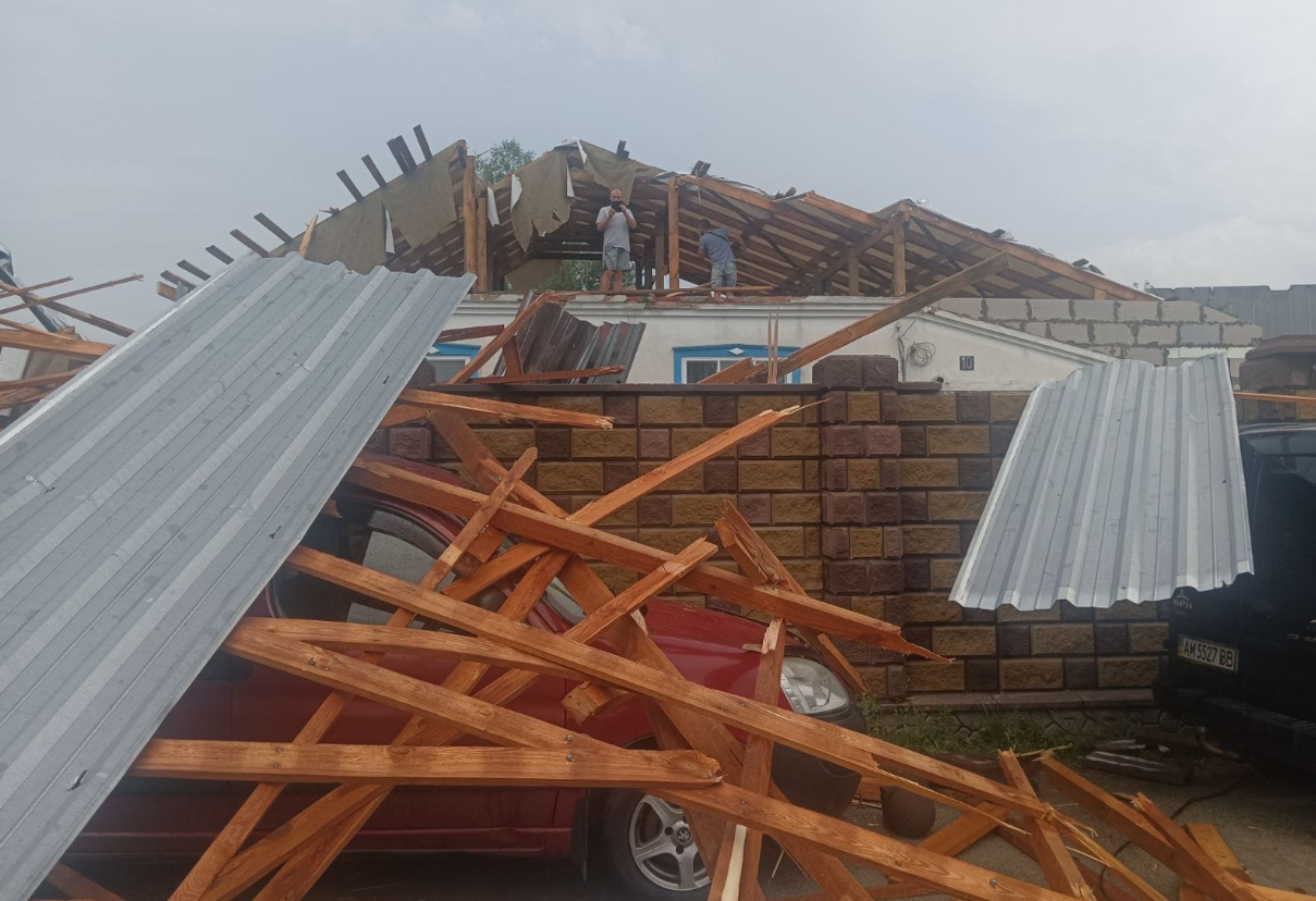 Потужні грози на тлі аномальної спеки: якої біди наробили в Україні дощі та шквали (фото, відео)