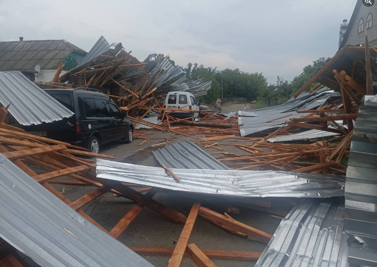 Потужні грози на тлі аномальної спеки: якої біди наробили в Україні дощі та шквали (фото, відео)