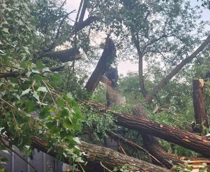 Потужні грози на тлі аномальної спеки: якої біди наробили в Україні дощі та шквали (фото, відео)