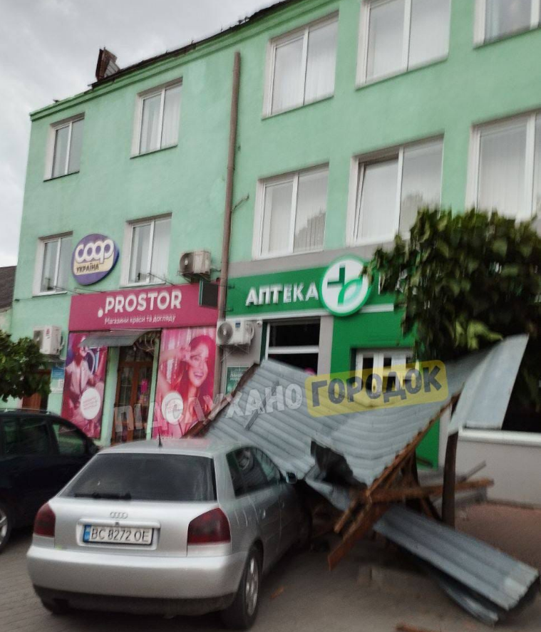 Потужні грози на тлі аномальної спеки: якої біди наробили в Україні дощі та шквали (фото, відео)